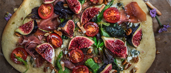 Пицца с пармской ветчиной и инжиром