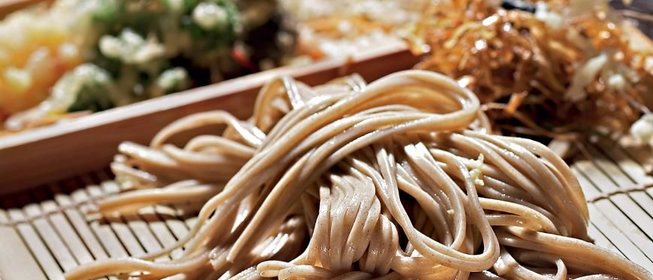 Зару соба - гречневая лапша, креветки и овощи темпура