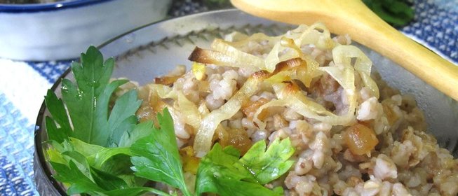 Гречка с салом и луком-пореем