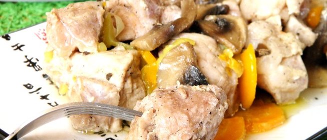 Свинина, тушенная кусочками