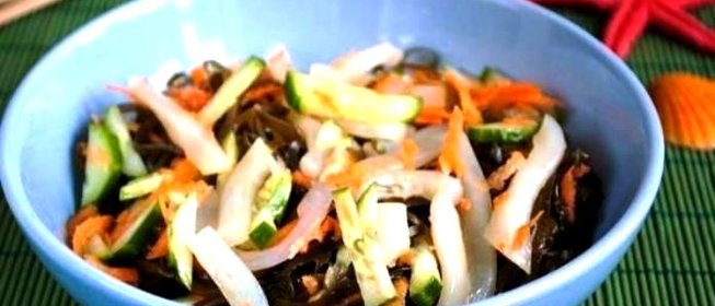 Салат с морской капустой и кальмарами