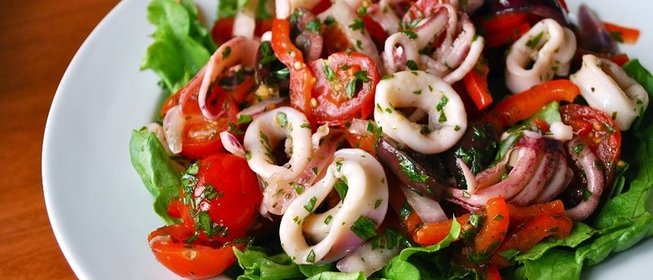 Постный салат с кальмарами