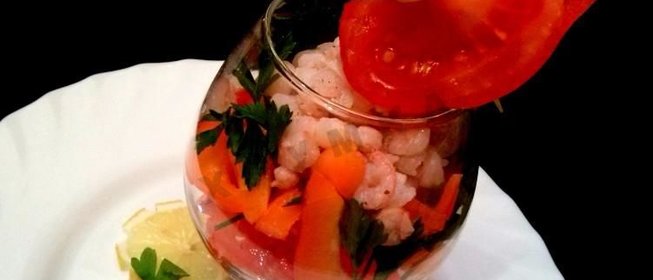 Салат морской коктейль с креветками