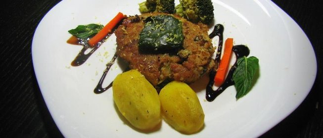 Рыбные котлеты с овощами на пару