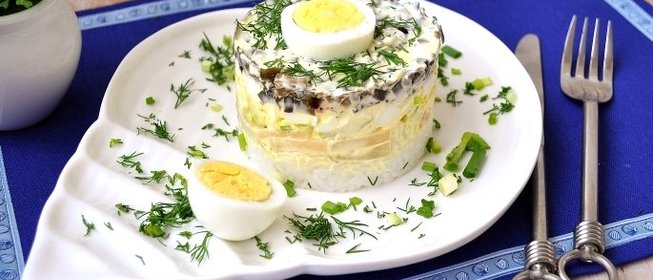 Салат с кальмарами и рисом