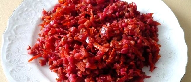 Постная гречка тушеная со свеклой