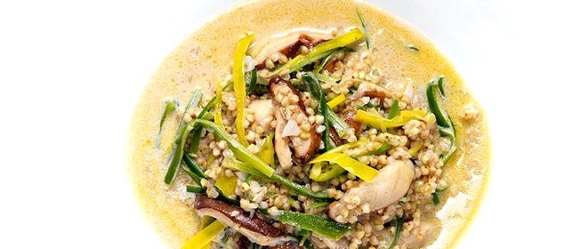 Зеленая гречка с грибами и пореем