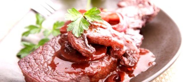 Горячий грибной соус с красным вином и тимьяном к мясу