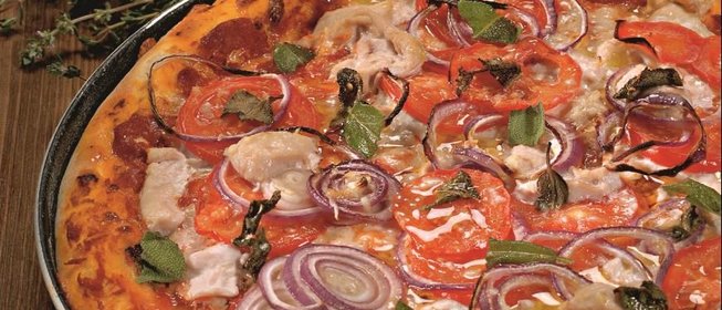 Пицца с индейкой и шалфеем