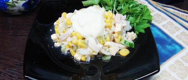 Салат с кальмарами и рисом