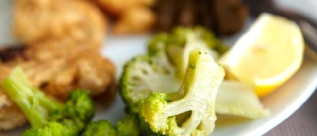 Ароматная брокколи с орегано и лимонным соком