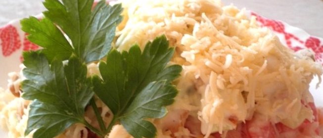 Простой салат с куриным филе