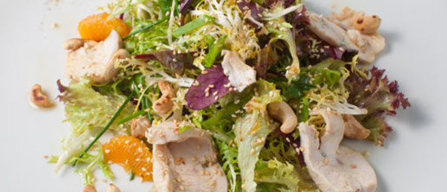 Салат с куриным филе и мандарином