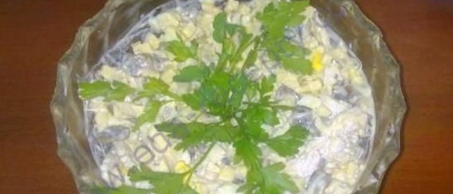 Салат из курицы с ананасами и грибами