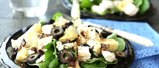 Салат с курицей, шпинатом и сыром