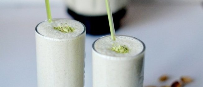 Йогуртовый смузи с фисташками