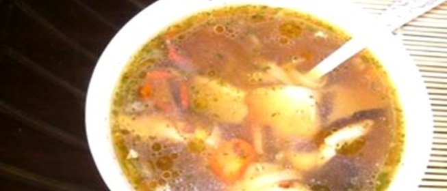 Куриный суп с рисовой лапшой