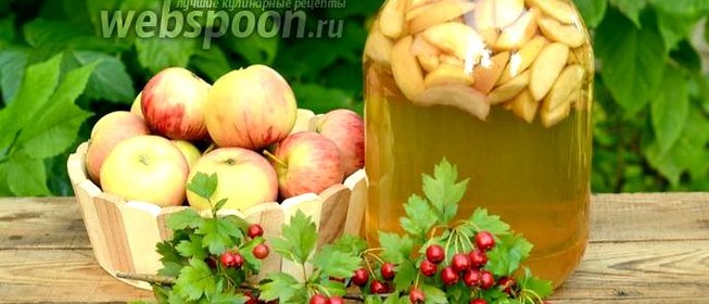 Компот ассорти из яблок, нектаринов и слив