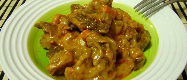 Говядина в сметанно-томатном соусе