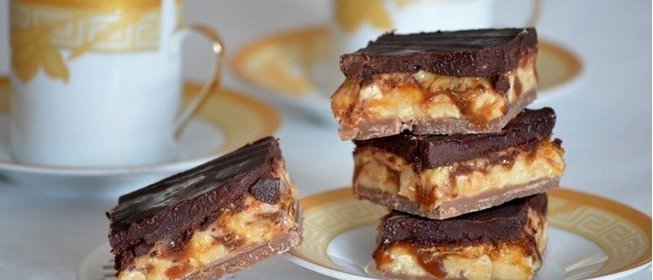 Батончик сникерс