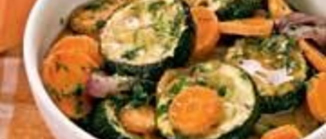 Кабачки в овощном фарше и томатном соке