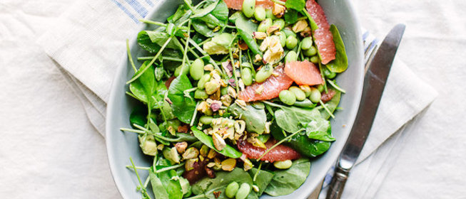 Салат с грейпфрутом, авокадо и эдамаме