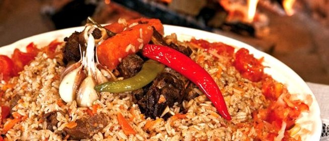 Плов в казане на плите