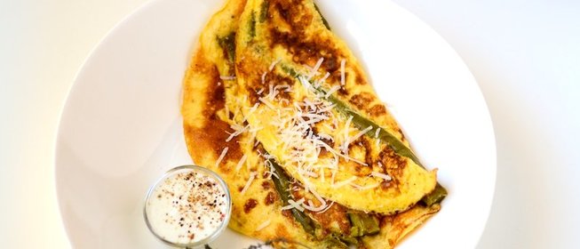 Омлет со спаржей