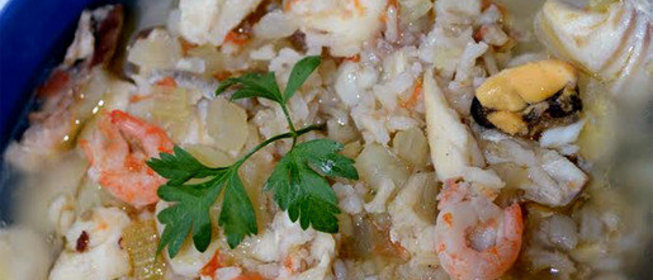 Суп-уха с рыбой и морепродуктами