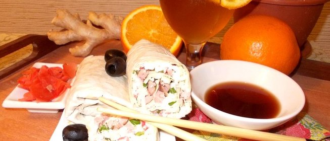 Рулет из лаваша с начинкой из сосисок крабового мяса и сыра Дружба