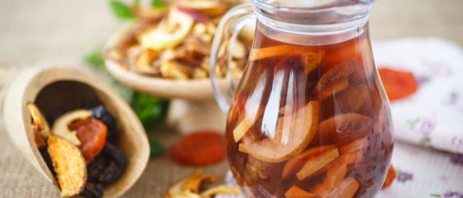 Компот из сухофруктов и брусники