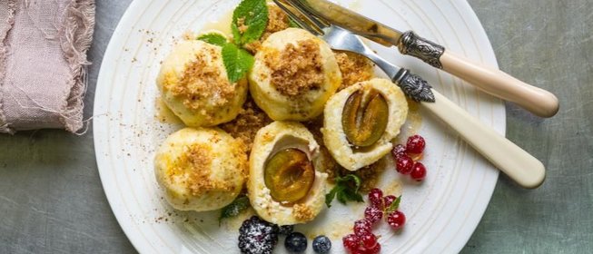 Гомбовцы, творожные клецки со сливами