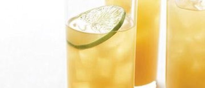 Коктейль с ананасом и ромом