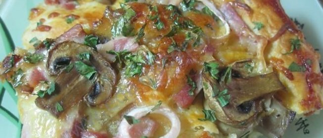 Домашняя пицца с грибами