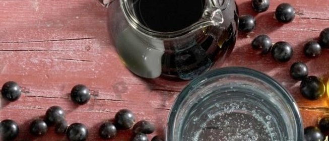 Сок из черноплодной рябины