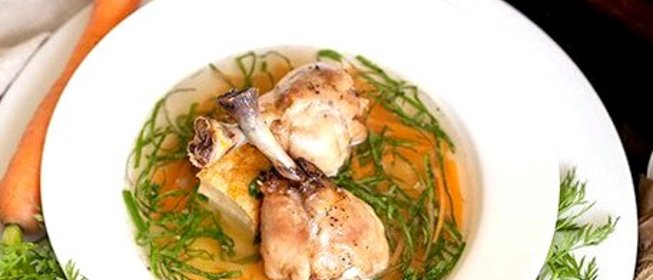 Куриный бульон со шпинатом и омлетом