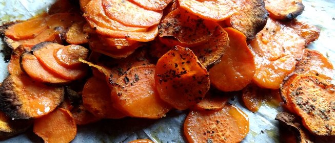 Хрустящий сладкий картофель с базиликом