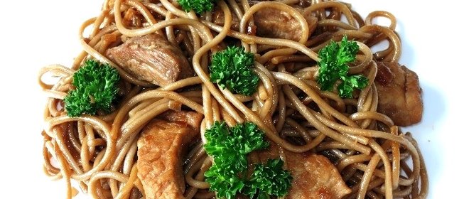 Гречневая лапша со свининой