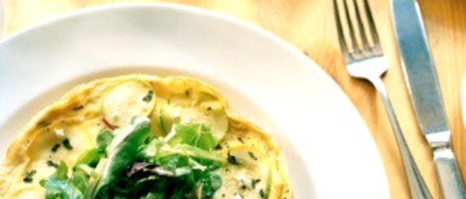 Пицца с цукини, голубым сыром и эстрагоном