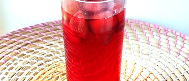 Компот из замороженной клубники и ежевики