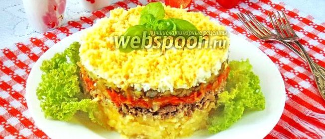 Салат с куриной печенью, картофелем и огурцами