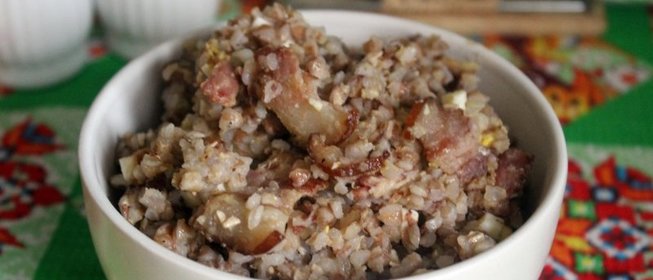 Ароматная гречка с копченой грудинкой