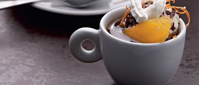 Кофе с апельсиново-шоколадным пломбиром и ромом