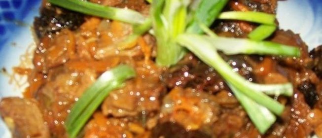 Говядина с черносливом и морковью