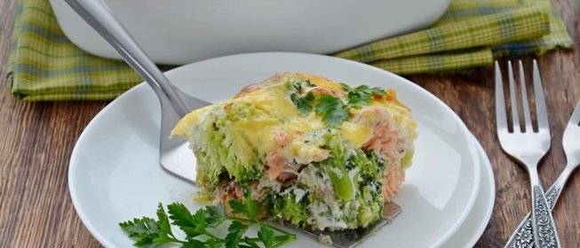 Запеканка с форелью и брокколи