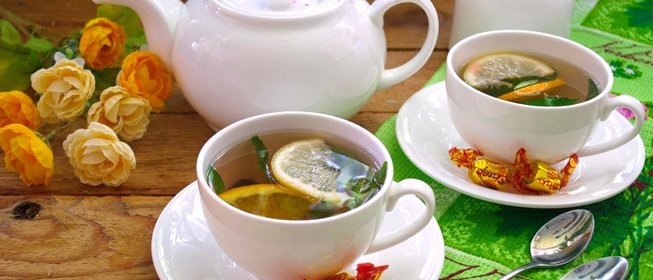 Деревенский летний чай с ягодами