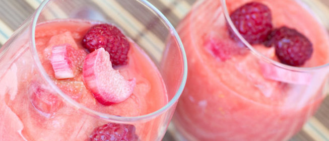 Смузи из малины и ревеня