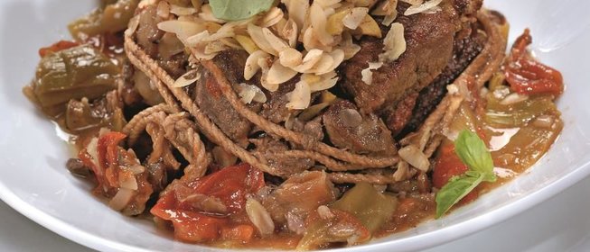 Тушеная говядина с миндалем