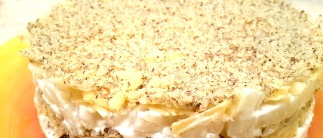 Салат с курицей, ананасами и грецкими орехами