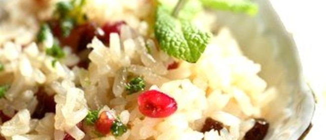 Плов с гранатом, сухофруктами и тимьяном